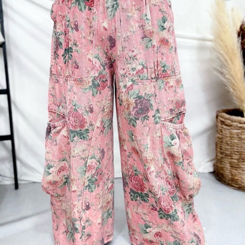 davi & dani Flower Printed
Denim Waist Dropped Pockets Pant (L)